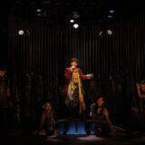 小沢道成渾身の新作『The Closet Revue』開幕！　ザ・スズナリで一ヶ月のロングランに挑む