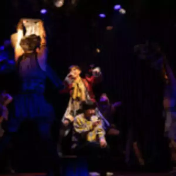 「小沢道成渾身の新作『The Closet Revue』開幕！　ザ・スズナリで一ヶ月のロングランに挑む」の画像