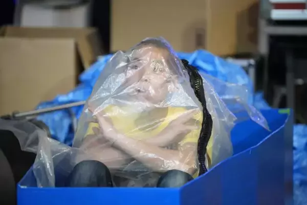 「舞台は有楽町にあるラジオスタジオ　禁断のSF巨篇『SYZYGY』をめぐるラジオパニック劇『SYZYGY』」の画像