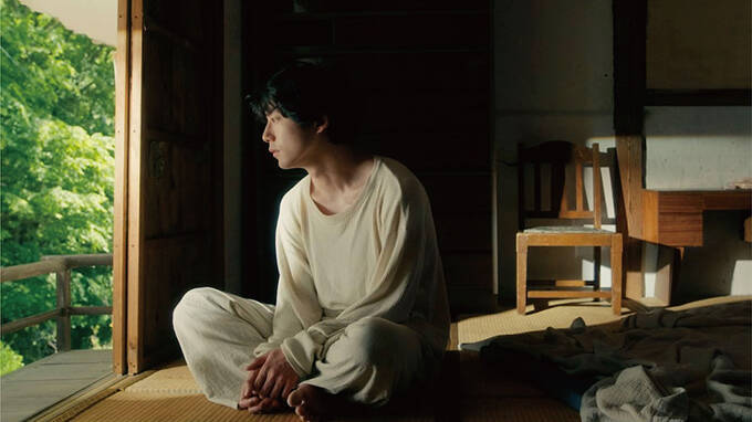 『サイド バイ サイド 隣にいる人』坂口健太郎、不思議な力で人々を癒す青年を好演