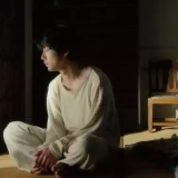 「『サイド バイ サイド 隣にいる人』坂口健太郎、不思議な力で人々を癒す青年を好演」の画像