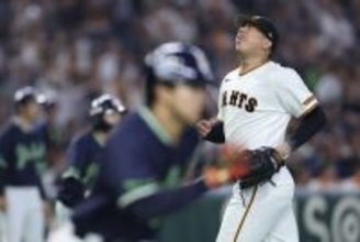 巨人、痛かったライト・平山の転倒　真中氏「ノーバウンドで捕ろうとして」…「足を滑らせましたね」