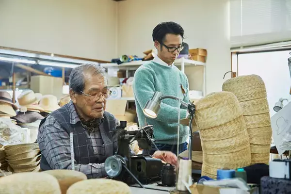 「日本中の誰もが夏に麦わら帽子をかぶる時代にしたい」――春日部・田中帽子店、6代目の挑戦