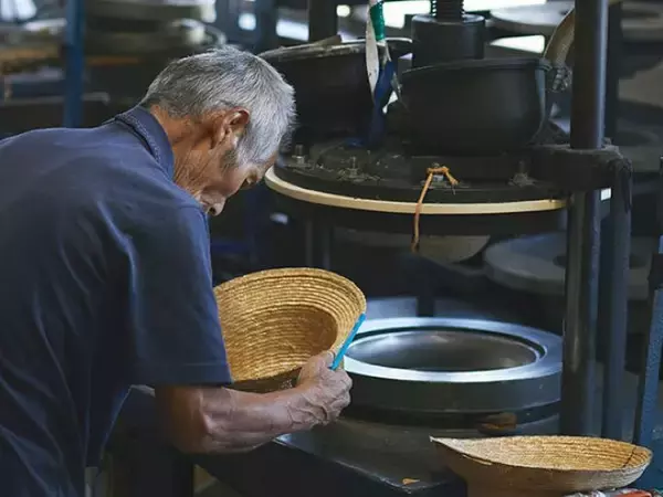「「日本中の誰もが夏に麦わら帽子をかぶる時代にしたい」――春日部・田中帽子店、6代目の挑戦」の画像
