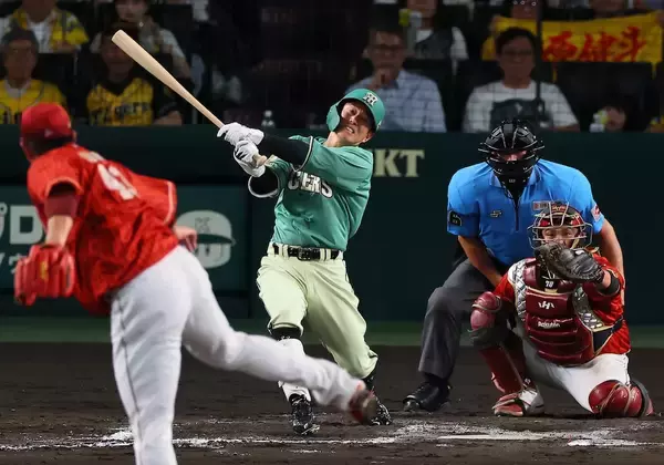 楽天、阪神・糸原の打球を“お見合い”　太田幸司氏「村林が最初から自分でいかなくちゃ」