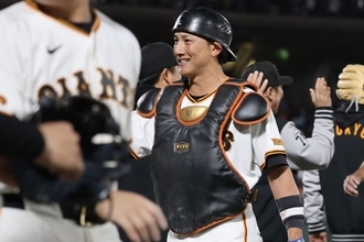 巨人・小林誠司、今季初スタメンマスクで攻守に存在感　宮本和知氏「いいリードしている」