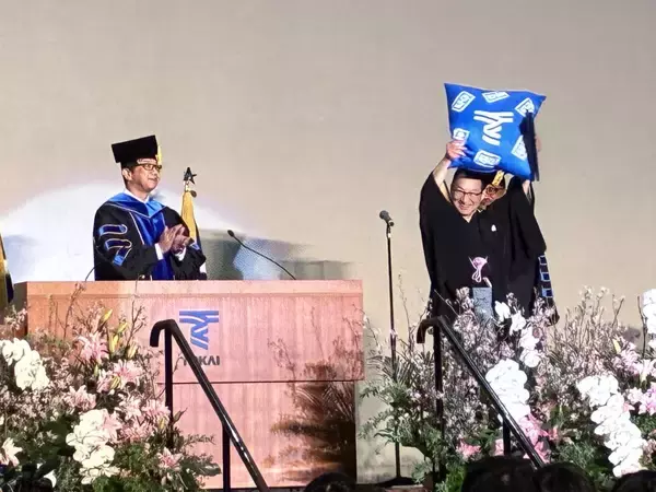 「48年越しの卒業　春風亭昇太「勉強するっておもしろい」と語った母校・東海大学からの特別生放送」の画像