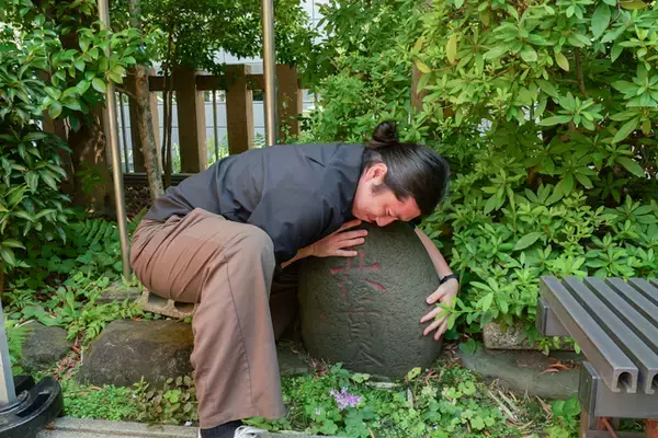 「入手困難の強運御守！？　平安時代から続く「関東のお伊勢さま」、芝大神宮にてランパンプスが合格祈願！」の画像