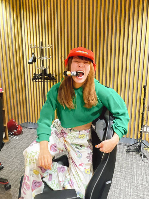 フワちゃん、その男の“正体”に気づき慌てて謝罪「外から変な男がこっち見てたんだけど……」