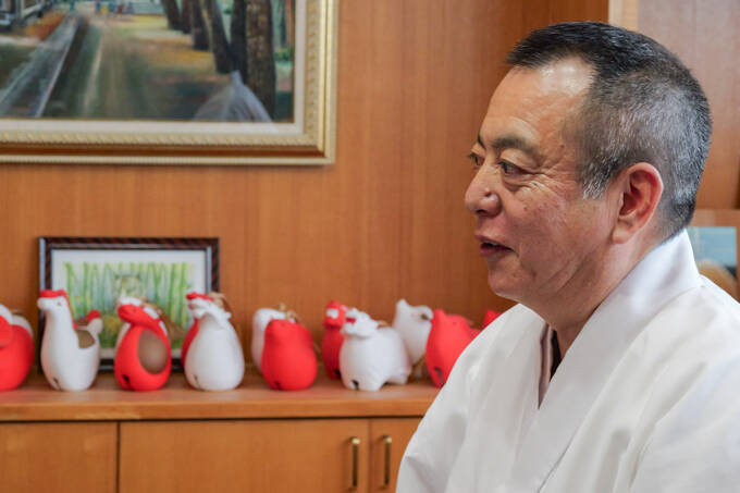 神社の奥に洞窟！？　琉球古神道の歴史を守る、普天満宮でランパンプスが合格祈願！