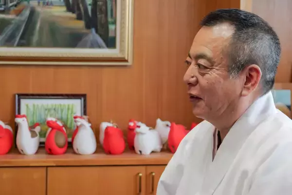「神社の奥に洞窟！？　琉球古神道の歴史を守る、普天満宮でランパンプスが合格祈願！」の画像