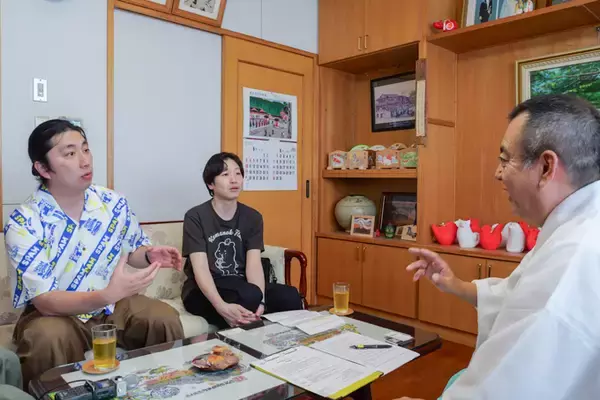 「神社の奥に洞窟！？　琉球古神道の歴史を守る、普天満宮でランパンプスが合格祈願！」の画像