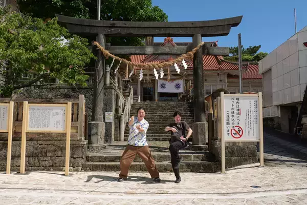 「神社の奥に洞窟！？　琉球古神道の歴史を守る、普天満宮でランパンプスが合格祈願！」の画像