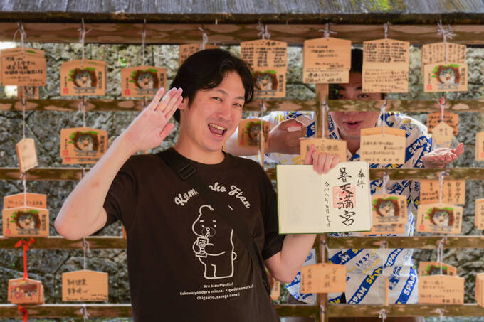 神社の奥に洞窟！？　琉球古神道の歴史を守る、普天満宮でランパンプスが合格祈願！