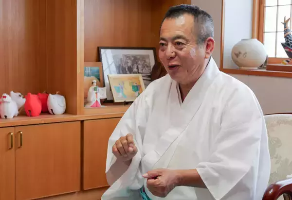 「神社の奥に洞窟！？　琉球古神道の歴史を守る、普天満宮でランパンプスが合格祈願！」の画像