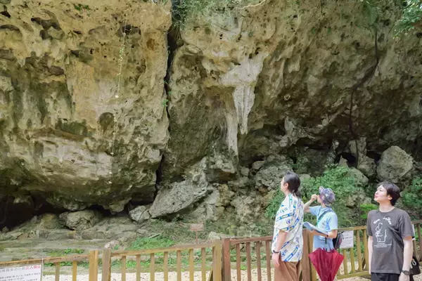 「琉球王国最高の聖地！？　世界遺産・斎場御嶽でランパンプスが祈りの真髄を学ぶ！」の画像