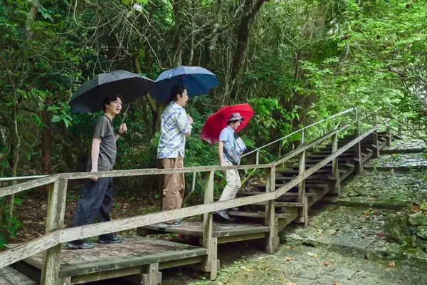「琉球王国最高の聖地！？　世界遺産・斎場御嶽でランパンプスが祈りの真髄を学ぶ！」の画像