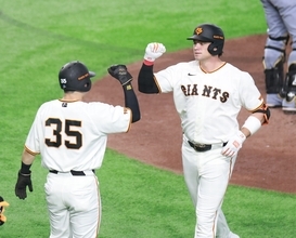 巨人・ダルベック、開幕3連戦2ホーマー5打点　里崎氏「良い形で開幕した」