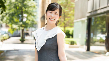 「いつもと違う雰囲気のお洋服を選んでみたくなって、ちょっと遊び心が出ちゃいました(笑)」 東島衣里アナウンサー