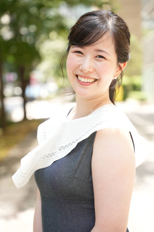 「いつもと違う雰囲気のお洋服を選んでみたくなって、ちょっと遊び心が出ちゃいました（笑）」　東島衣里アナウンサー