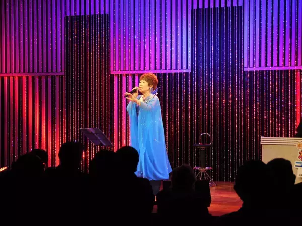 「秋元順子、元気の秘密は転倒予防のベッド体操と納豆の朝食」の画像