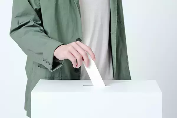 「米軍基地からのオミクロン株感染」で野党推薦の新人が追い上げ　～名護市長選挙