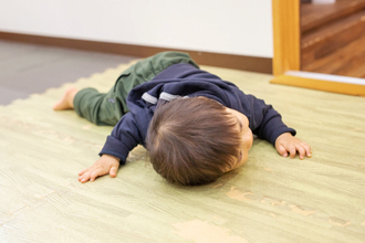 「七転び八起き」……7回転んだら、起きるのも「7回」じゃないの？