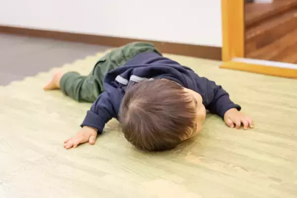 「七転び八起き」……7回転んだら、起きるのも「7回」じゃないの？