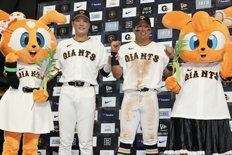 知念！坂本！巨人、代打策が的中！　里崎氏「苦労人の知念が気迫の内野安打で繋いで、ベテランが決め切った」