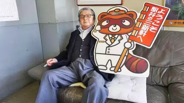 「新津駅「焼漬鮭ほぐし弁当」(1130円)～駅弁屋さんの厨房ですよ！(vol.21「三新軒」編(2))」の画像