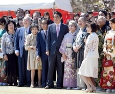 安倍首相、「桜を見る会」招待者選定関与を認める～「私人」昭恵夫人の推薦枠も