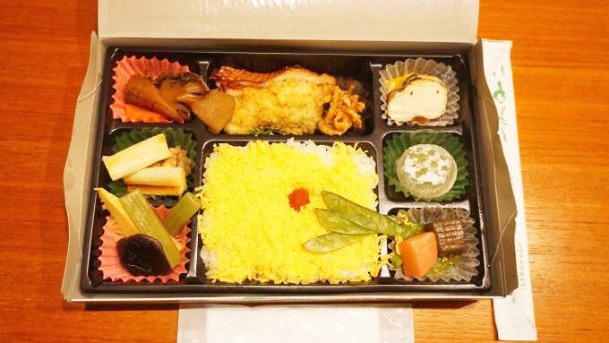 高崎駅「上州地鶏おもてなし弁当」(1300円)～群馬デスティネーションキャンペーンと共に新作駅弁登場！