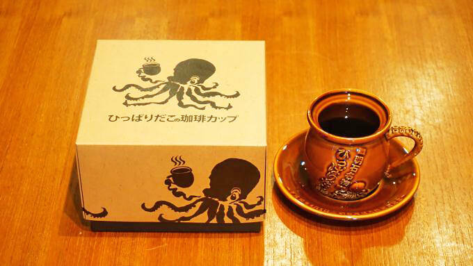 新神戸駅・淡路屋「ひっぱりだこの珈琲カップ」(1230円)～食卓にクスッと「笑い」も届ける駅弁グッズ！