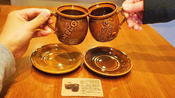 新神戸駅・淡路屋「ひっぱりだこの珈琲カップ」(1230円)～食卓にクスッと「笑い」も届ける駅弁グッズ！