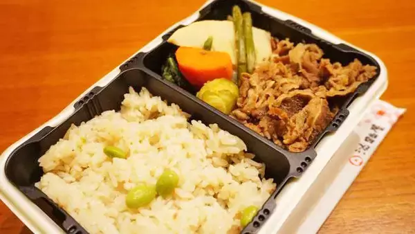 「新神戸駅「あっちっち春野菜のすきやき弁当」(1100円)～在宅ワークで運動不足のアナタに通信販売のヘルシー駅弁！」の画像