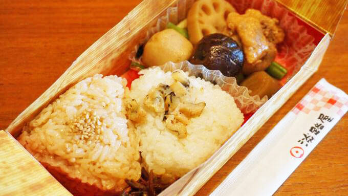 新神戸駅「明石のおにぎり弁当」(720円)～昔からテイクアウト！「駅弁」135周年の節目に「時」を感じていただくおにぎり駅弁！