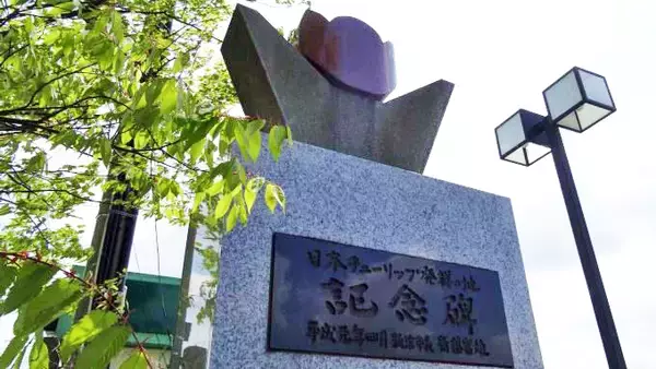 「新津駅「新潟彩ちらし」(930円)～新潟のチューリップ畑を思い浮かべて食べたい駅弁！」の画像