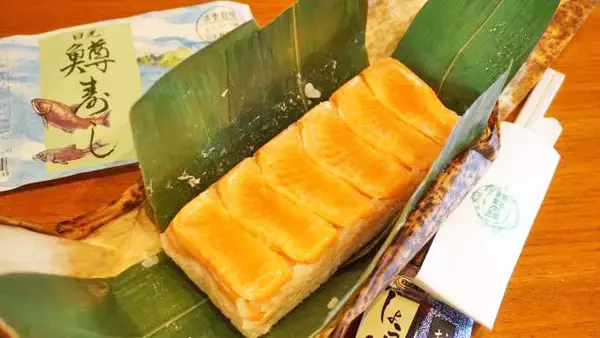 「東武日光駅「日光鱒寿し」(1300円)～「駅弁の通信販売」を楽しもう！ 我が家で旅気分！(Vol.12日光鱒鮨本舗編)」の画像