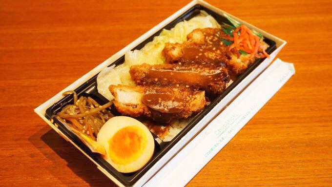 東京駅「江戸甘味噌かつ弁当」(850円)～駅弁はスマホで予約！ サクッと受け取り!!