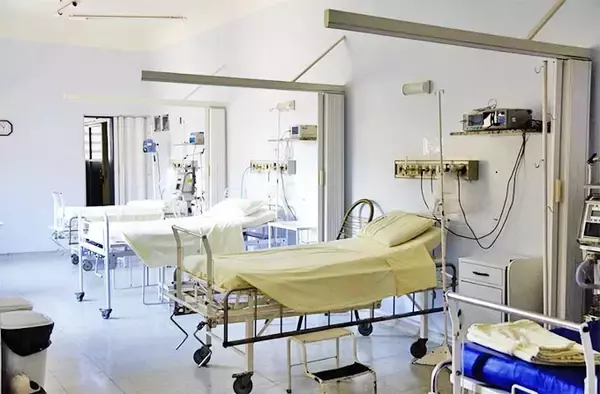 「東京 新たに236人感染……「新型コロナ『2類相当』見直しは政治的リスクが相当高い」その理由を辛坊治郎が解説」の画像