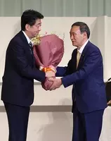 安倍晋三 岡田准一対談の不自然さ ジャニーズ事務所が現政権にすり寄り始めたワケ 19年12月31日 エキサイトニュース