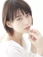 森川葵 小顔際立つショートヘアの 指ハート Shotに反響 クールビューティー 激かわです 21年6月29日 エキサイトニュース