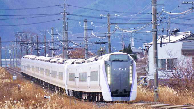 小淵沢駅「松茸弁当」(1150円)～「あずさ」の歴史は師走に動く！？