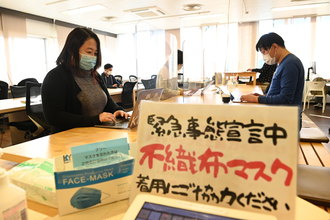 『不織布マスク警察』が現る……しかし「不織布マスクは、周りは隙間だらけ」辛坊治郎が指摘