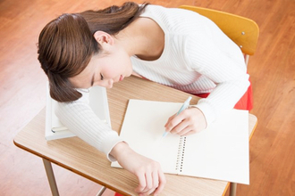 学校の授業が眠くなる本当の理由