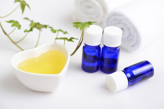 「お花系」「ハーブ系」「柑橘系」どれがいい？ アロマオイルの選び方