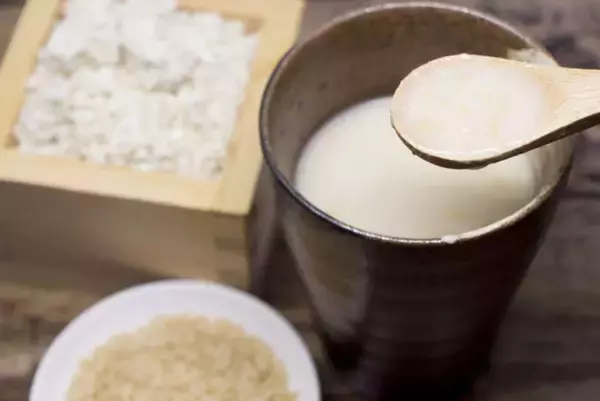 甘酒はお酒？「米麹甘酒」と「酒粕甘酒」の違いについて