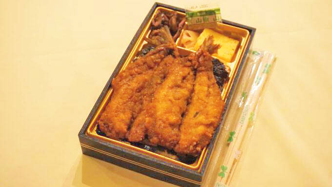 八戸駅「三陸産いわしの蒲焼き弁当」(880円)～八戸駅弁伝統の味が復活！