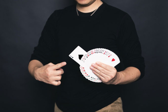 どう違う？「クローズアップマジック」から「イリュージョン」まで様々な種類のマジック