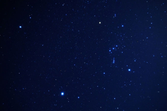 同じ三角なのに形が違う「冬の大三角」と「夏の大三角」